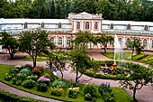 San Pietroburgo - Reggia di Peterhof, l'orangerie con la fontana del tritone.